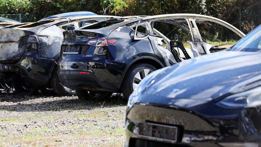 Ramai Pemilik Mobil Tesla Menghujat Elon Musk, Mengatakan Mobil Tesla Tak Ada Harganya